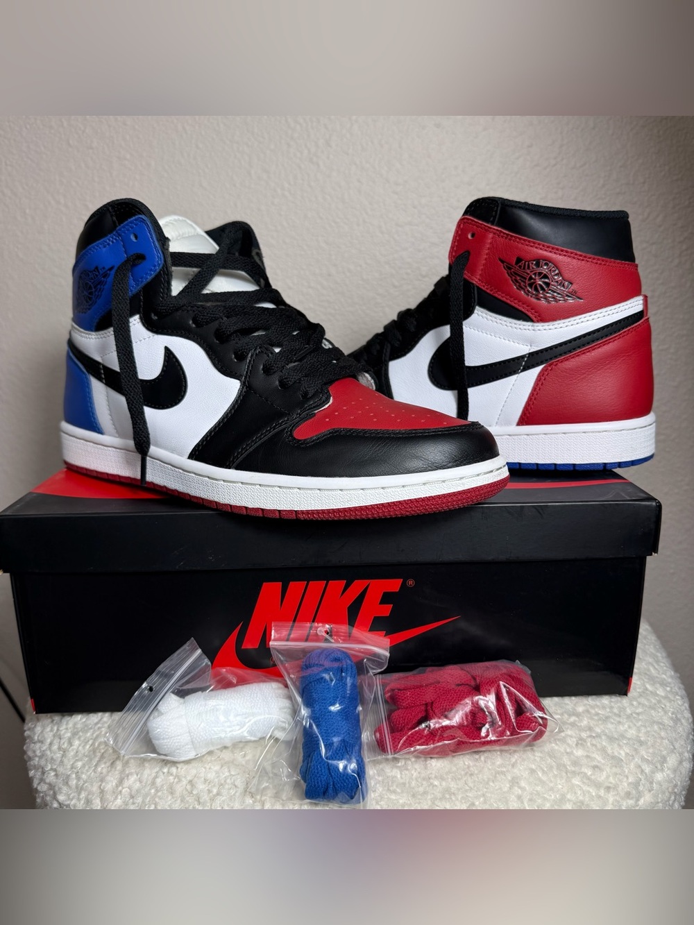Nike Air Jordan 1 Retro High OG Top 3 2016 Size 10 555088-026 NICE W/ Box